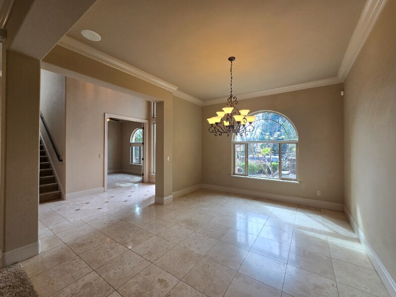 Building Photo - 3766 Mira Loma Dr