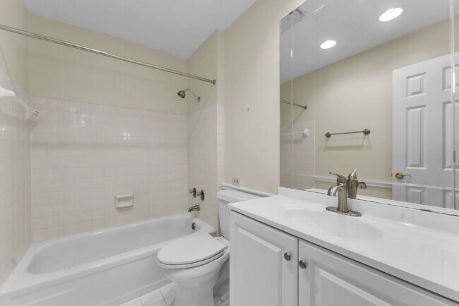 Building Photo - Beautiful 2-Bed, 2-Bath Condo with Elegant...
