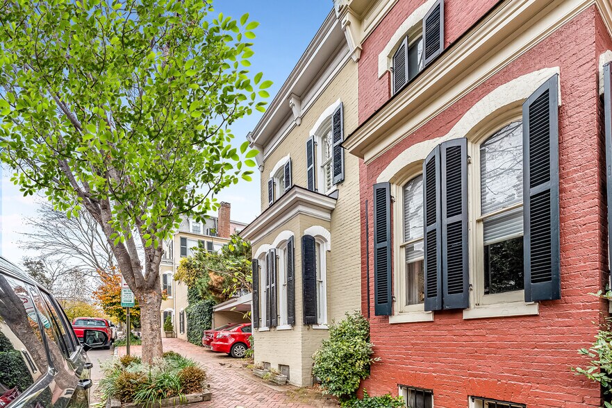 Picturesque Street! - 1237 29th St NW