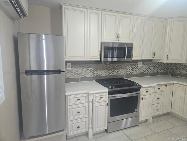 Building Photo - 19 Cardinal Ln