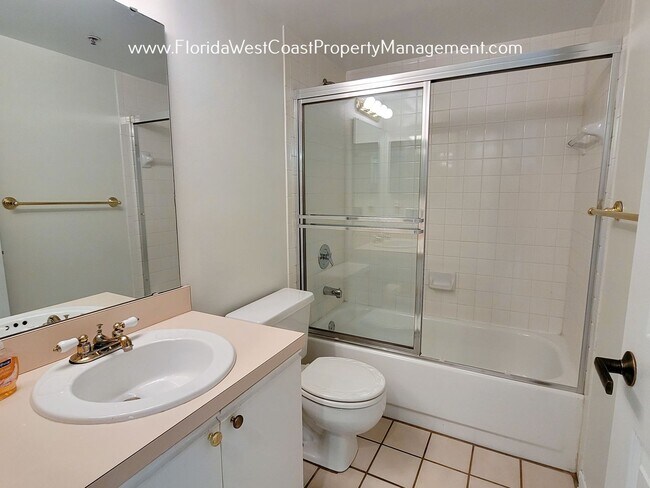 Building Photo - ANNUAL LEASE! SUPER CUTE 2 BEDROOM/2 BATH ...
