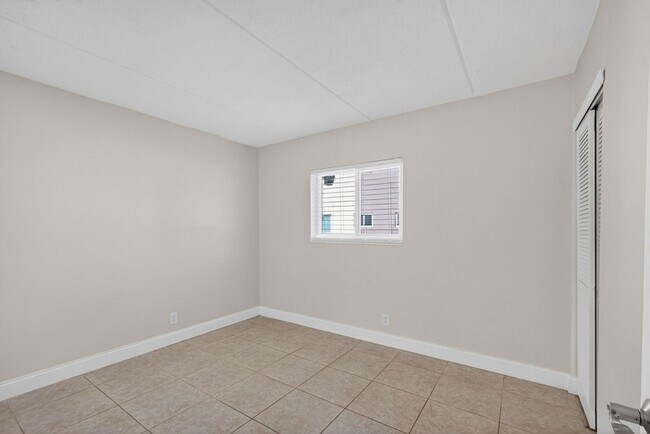Building Photo - 821 Lighthouse Dr