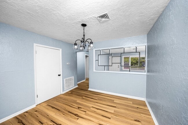 Building Photo - 2408 NW Ozmun Ave