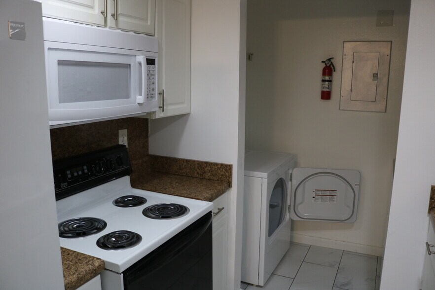 Building Photo - 3830 Kensingwood Trce