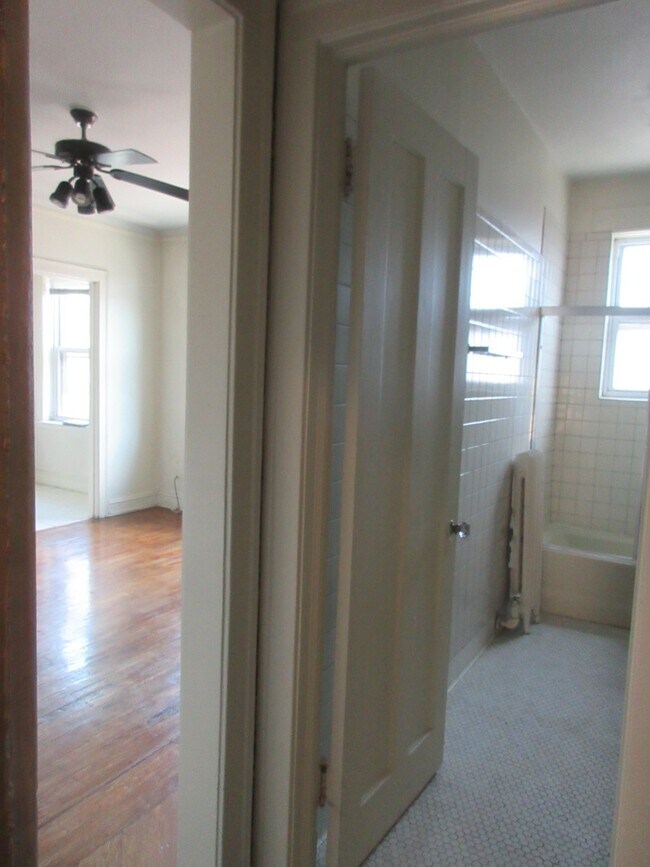 Building Photo - 3602 N Pine Grove Ave