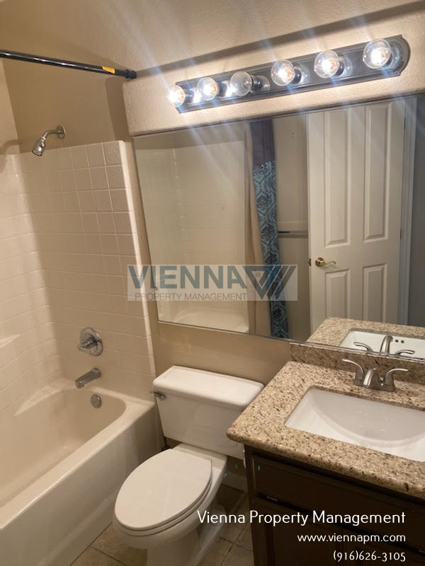 Building Photo - 4900 Brittany Ct