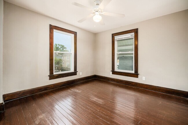 Building Photo - 144 E Tompkins St