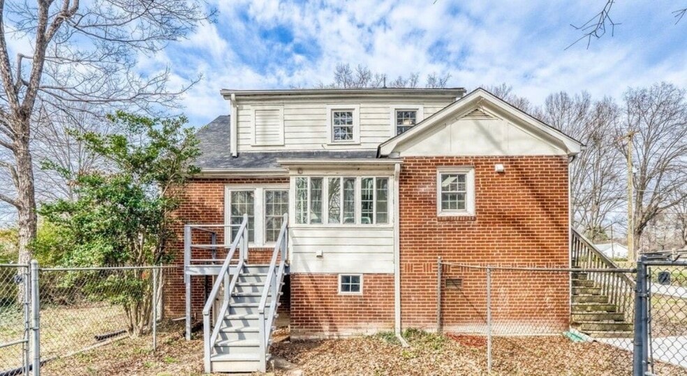 Building Photo - 639 E Iredell Ave