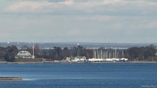 Building Photo - 64 Anstice St