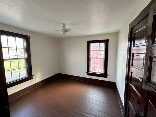 Building Photo - 362 E South St