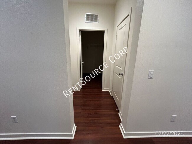 Building Photo - 45051 Marbella St