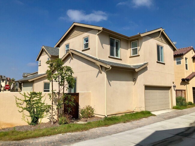 Building Photo - Beautiful East Ventura Home- Enclave Community