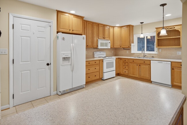 Building Photo - 8516 Halprin Dr