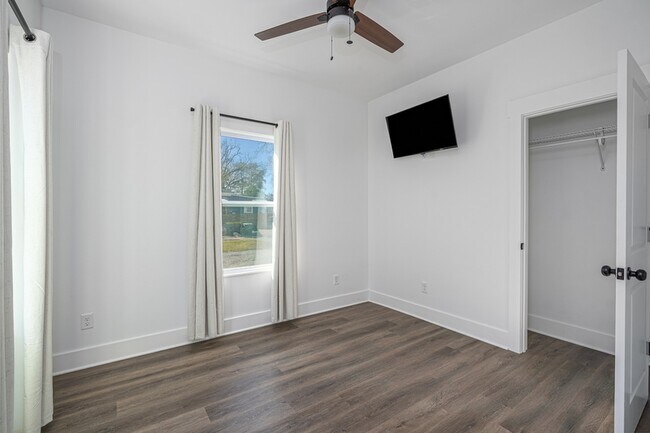 Building Photo - 637 E Anderson St