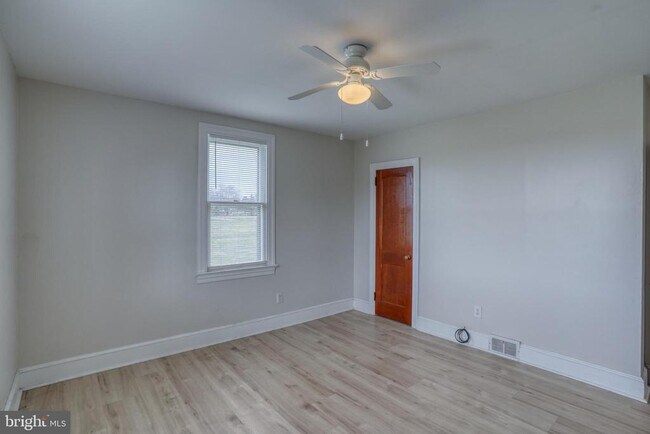 Building Photo - 1111 Bayview Rd