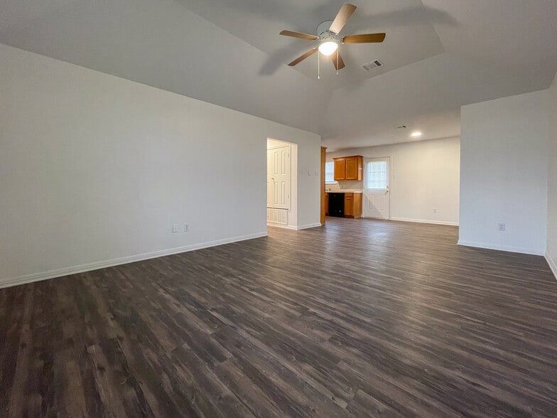 Building Photo - 177 Spring Country