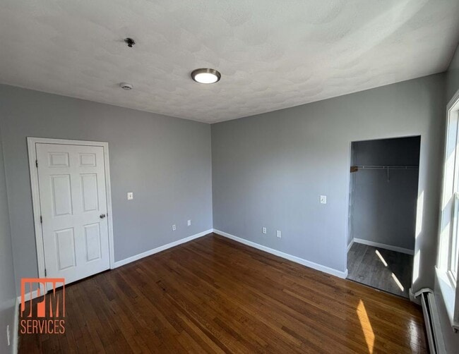 Building Photo - 10 Joyce St