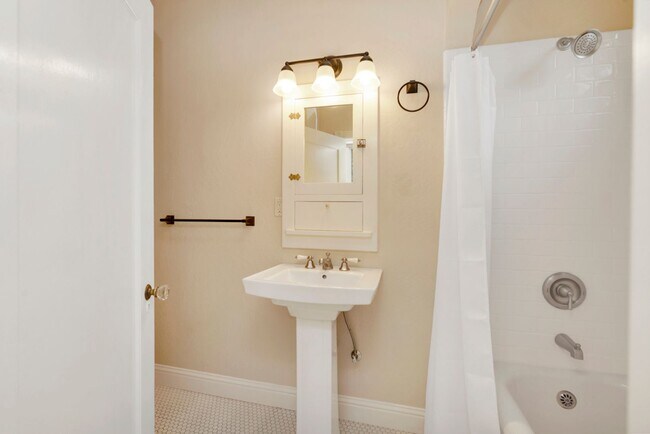 Building Photo - 1236 Sherman St