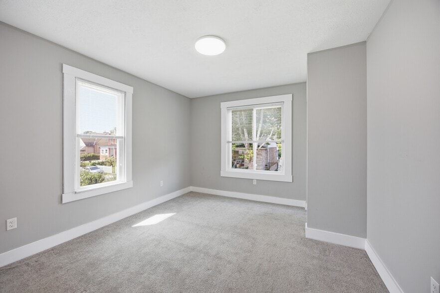 Building Photo - 827 Hinnerman St