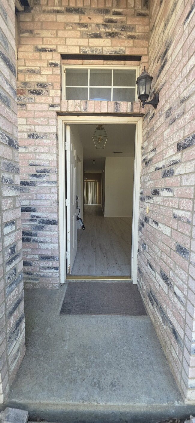 Building Photo - Beautifully Updated Arlington Home with Po...