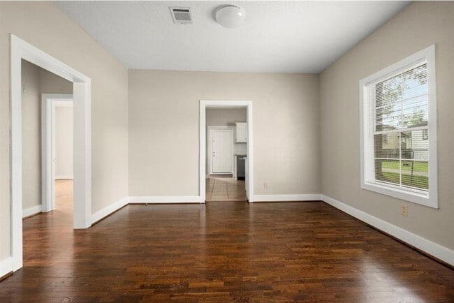 Building Photo - 304 Delmar St