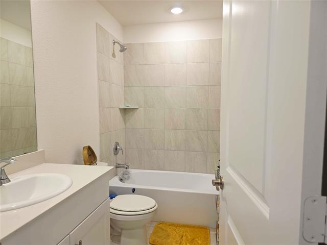 Building Photo - 511 Stagg St