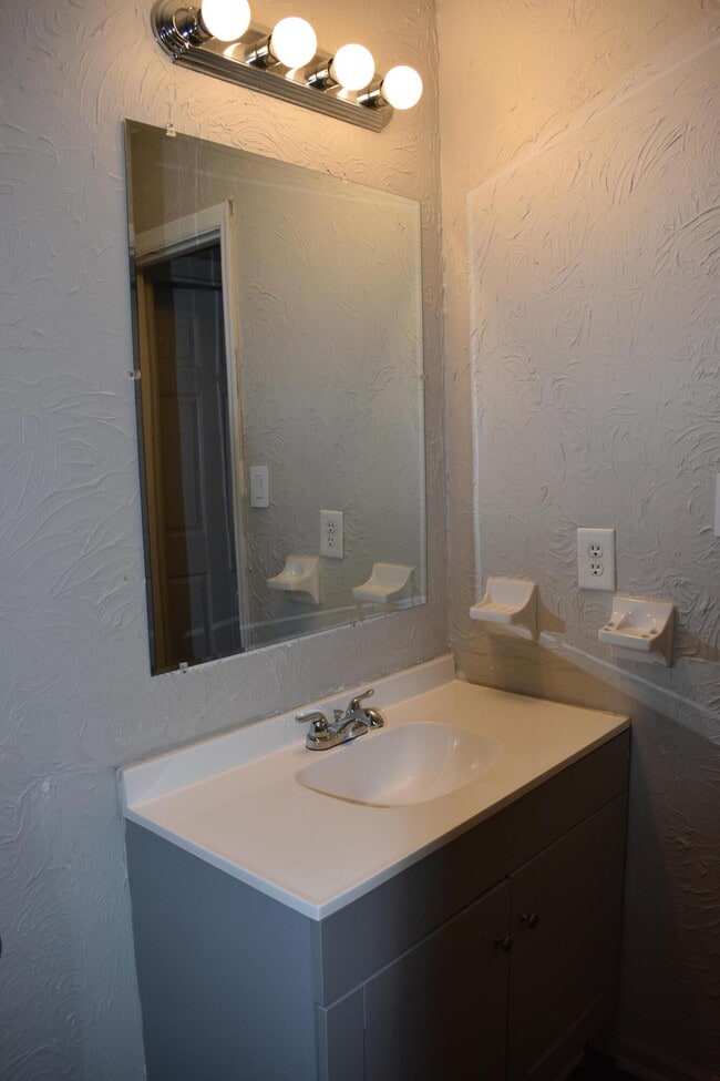 Building Photo - 135 Stoneybrooks Pl