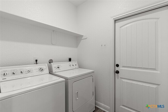 Building Photo - 1606 Flatland Trl
