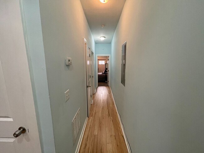 Building Photo - 1411 W Thompson St