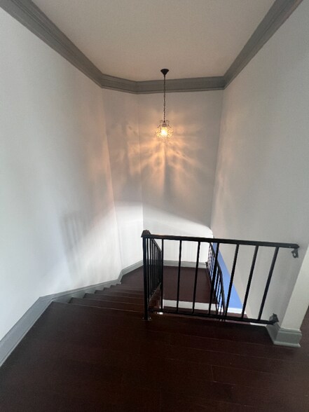 Building Photo - 6980 Roswell Rd