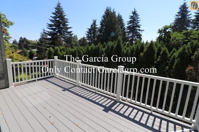 Building Photo - 7621 SW 25th Ave