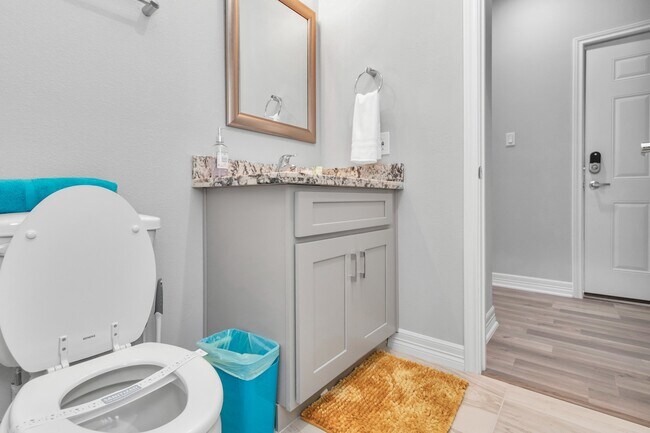 Building Photo - 7823 Gladstone St