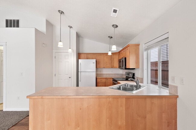 Building Photo - 1920 N Cavalier Rd