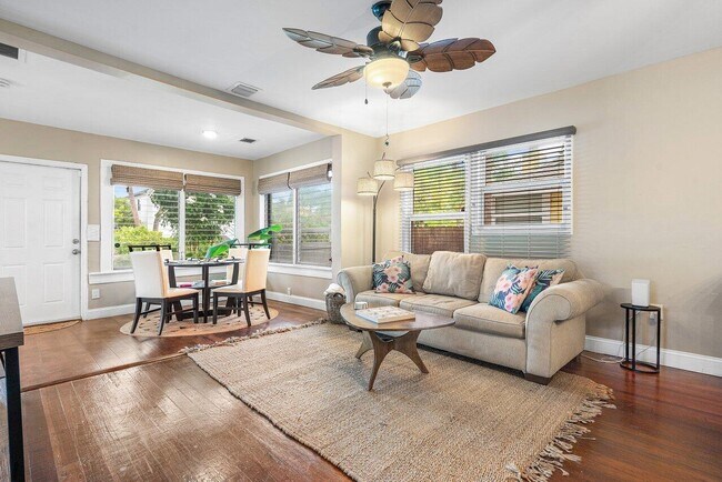 Building Photo - 314 S Palmway