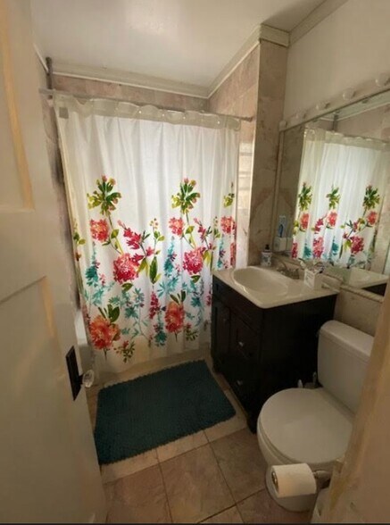 Building Photo - 462 Park Dr