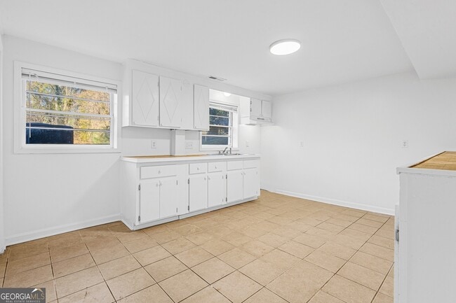 Building Photo - 4140 Rainbow Dr