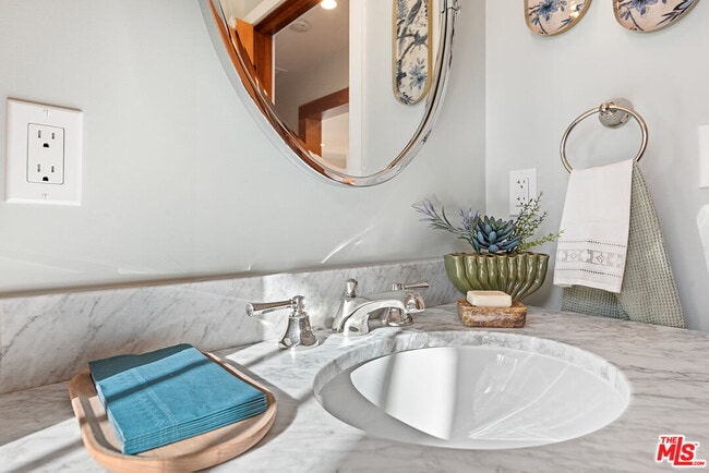 Building Photo - 11314 Homedale St