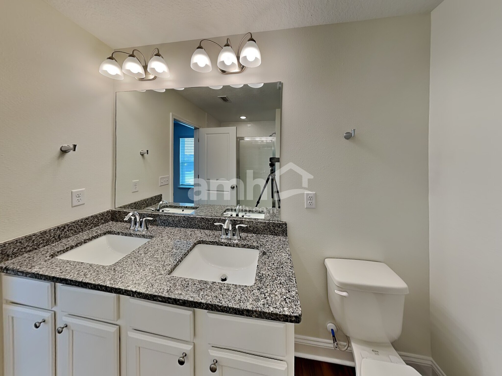 Building Photo - 216 Banyan Frst Dr