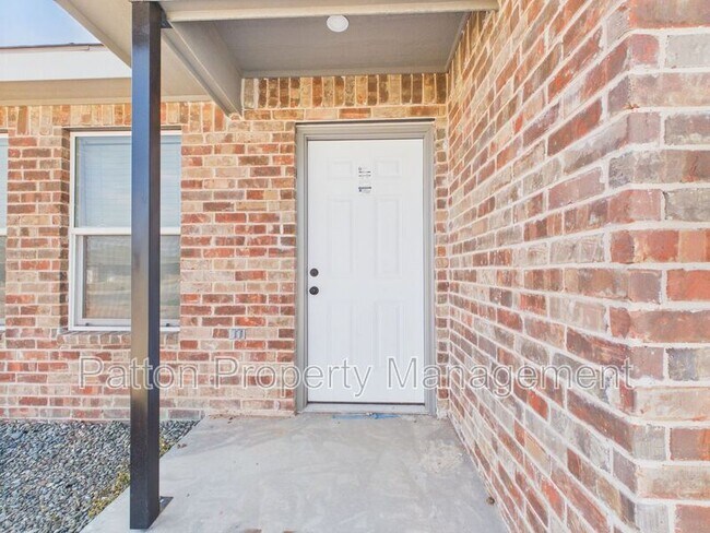 Building Photo - 1124 Caprock St