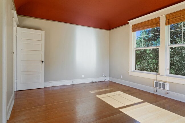 Building Photo - 2129NW