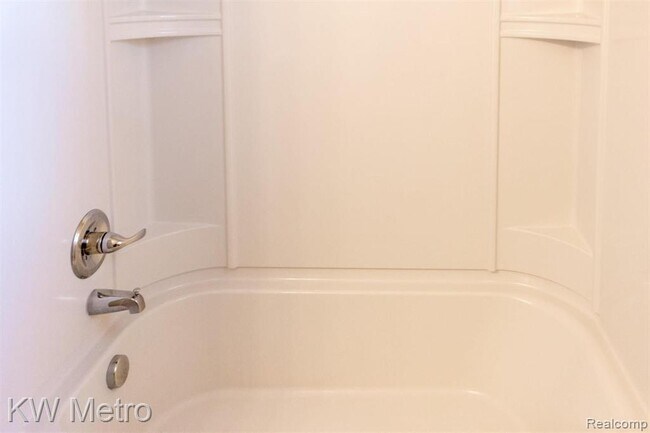 Building Photo - 49144 W Woods Dr