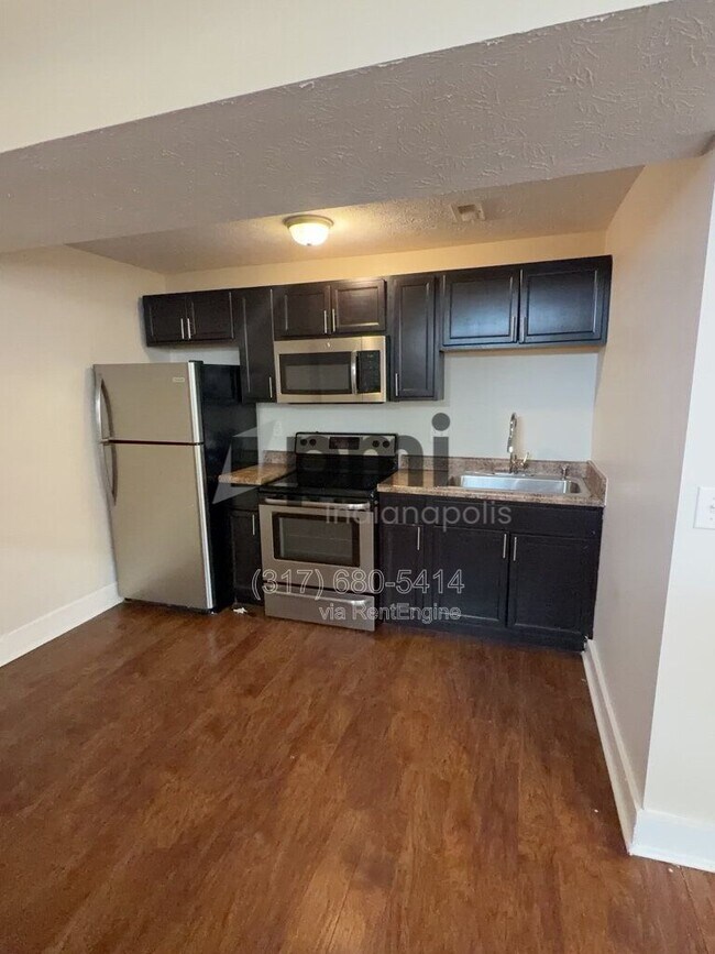 Building Photo - 1 W 28th St