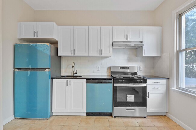 Building Photo - 313 23rd St