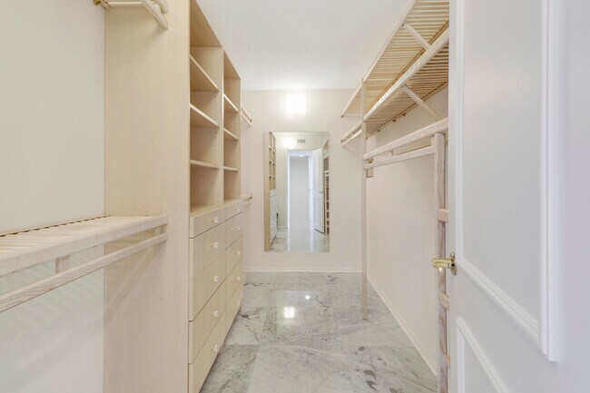 Building Photo - 5380 N Ocean Dr