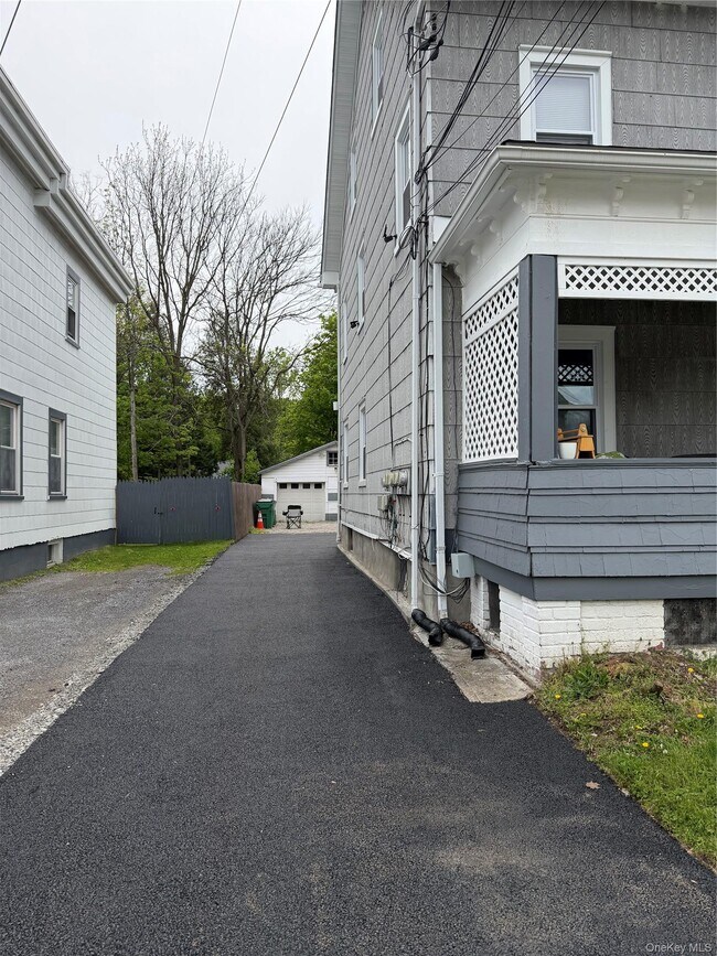 Building Photo - 14 Franklindale Ave