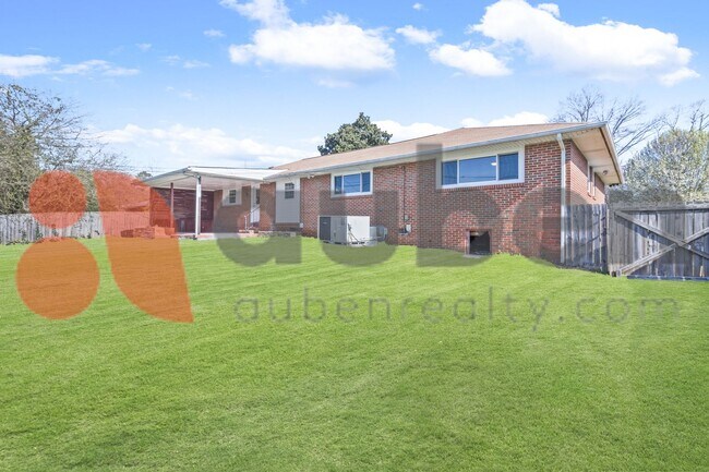 Building Photo - 4430 Lilac Ln
