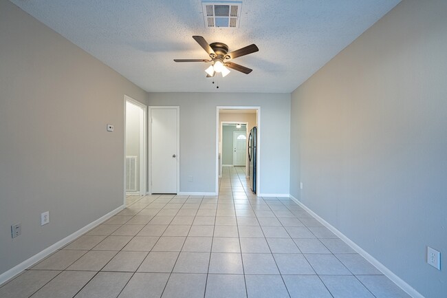 Building Photo - 8124 Beech Cove Ln