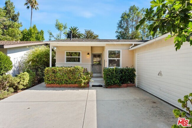 Building Photo - 22616 Berdon St