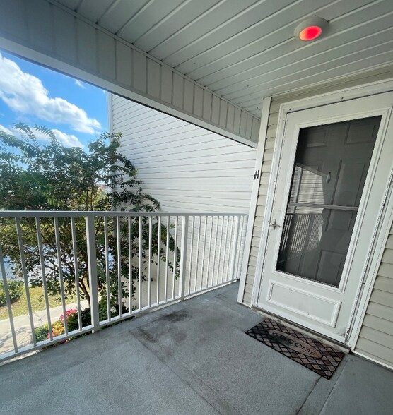 Building Photo - 2266 Huntingdon Dr