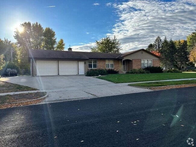 Building Photo - 3704 S Fairhall Ave